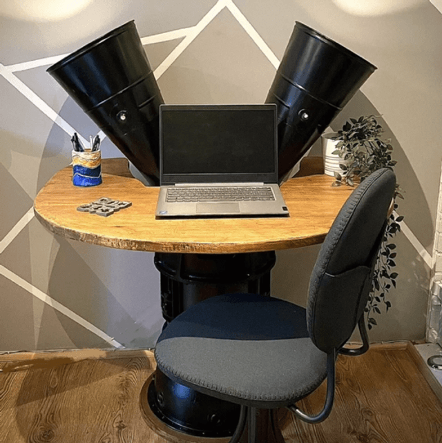 Nimbus Wasp Exhaust Desk and Lighting 