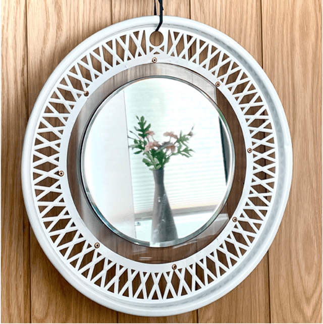 Embellisher mirror monochrome