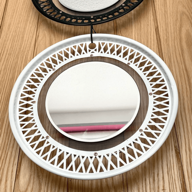 Embellisher mirror monochrome