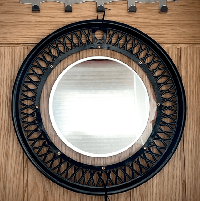 Embellisher mirror monochrome